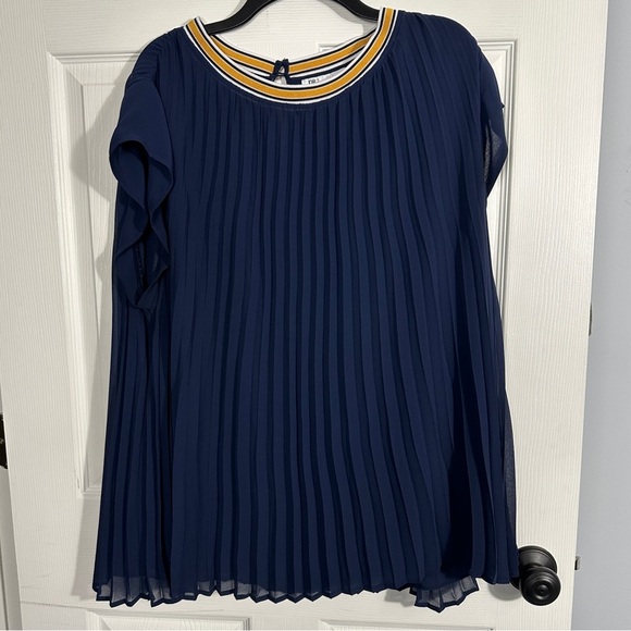 DR2 size 3X top, navy with mustard/white collar, all over pleats, chiffon, flowy - Picture 1 of 10